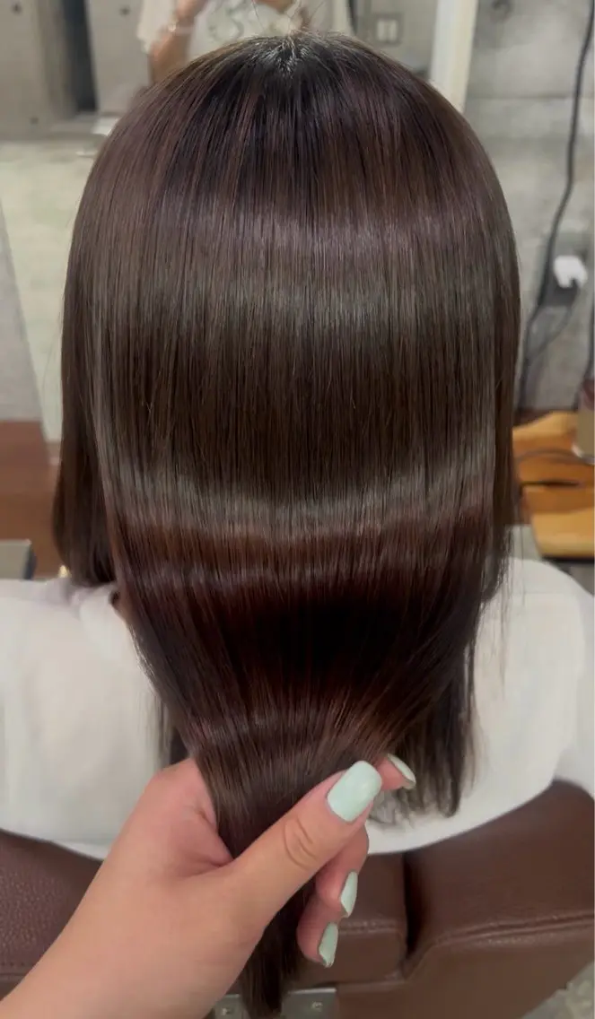 【毎朝のスタイリングを簡単に✨】【縮毛矯正】触れたくなるストレート🫧自然な柔らかさを残した縮毛矯正で扱いやすい艶髪への写真