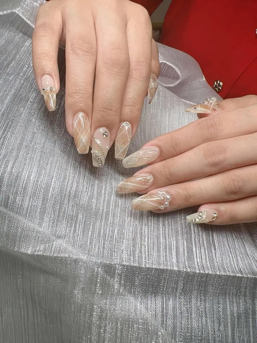 ネイル アートネイル 長さ出し ジェルネイル キラキラネイル マグネットネイル Lee Nails チップ長さだし専門店のネイルデザイン