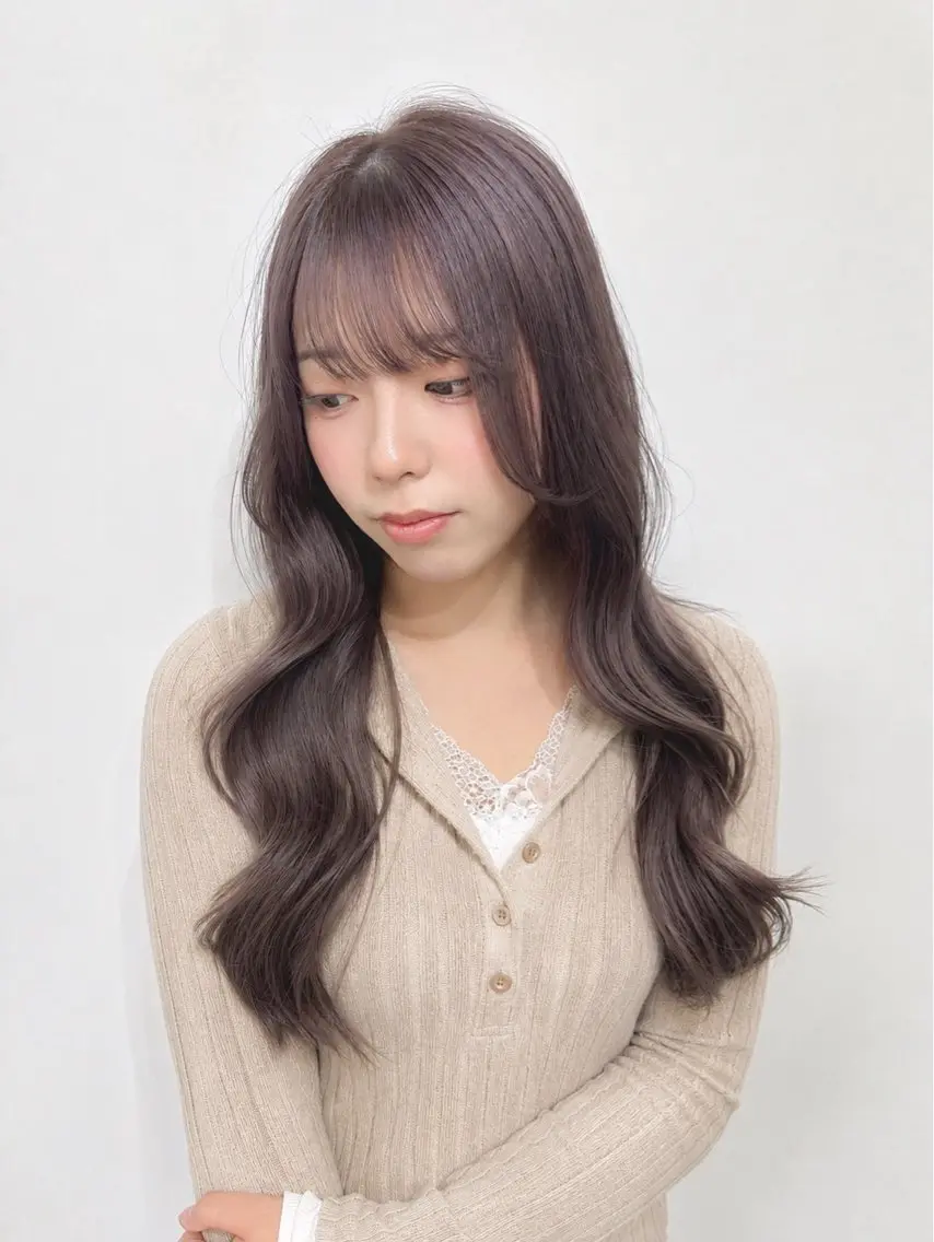 ロング カラー ブリーチ グレージュ ラベンダーカラー ラベンダーグレージュ ラベンダーグレー カット ヘアカラー トリートメント 透明感カラー |ベー ジュ|齊藤ひなののヘアスタイル