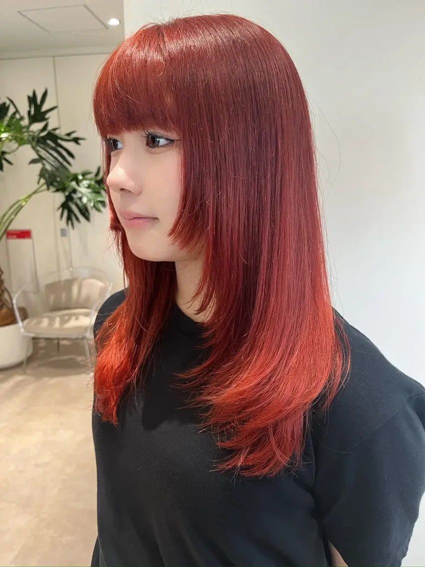 ミディアム カラー レッドカラー レイヤーカット ヘアカラー トリートメント レイヤー似合わせ 透明感カラーりきやのヘアスタイル