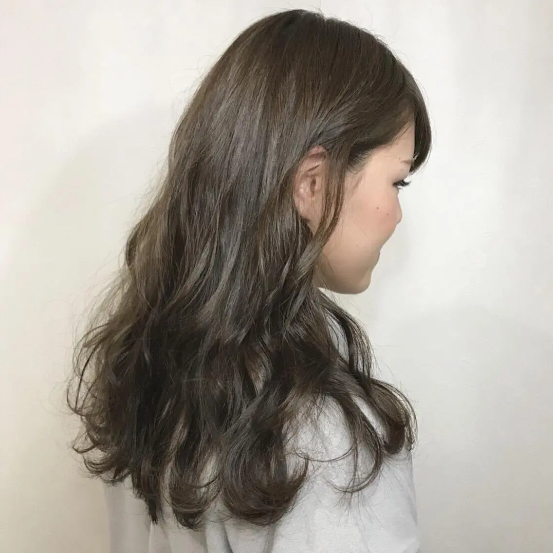 ロング カラー ブリーチ 透明感カラー ブリーチなしカラー 外国人風カラー カット ヘアカラー トリートメント 岩田 萌那のヘアスタイル