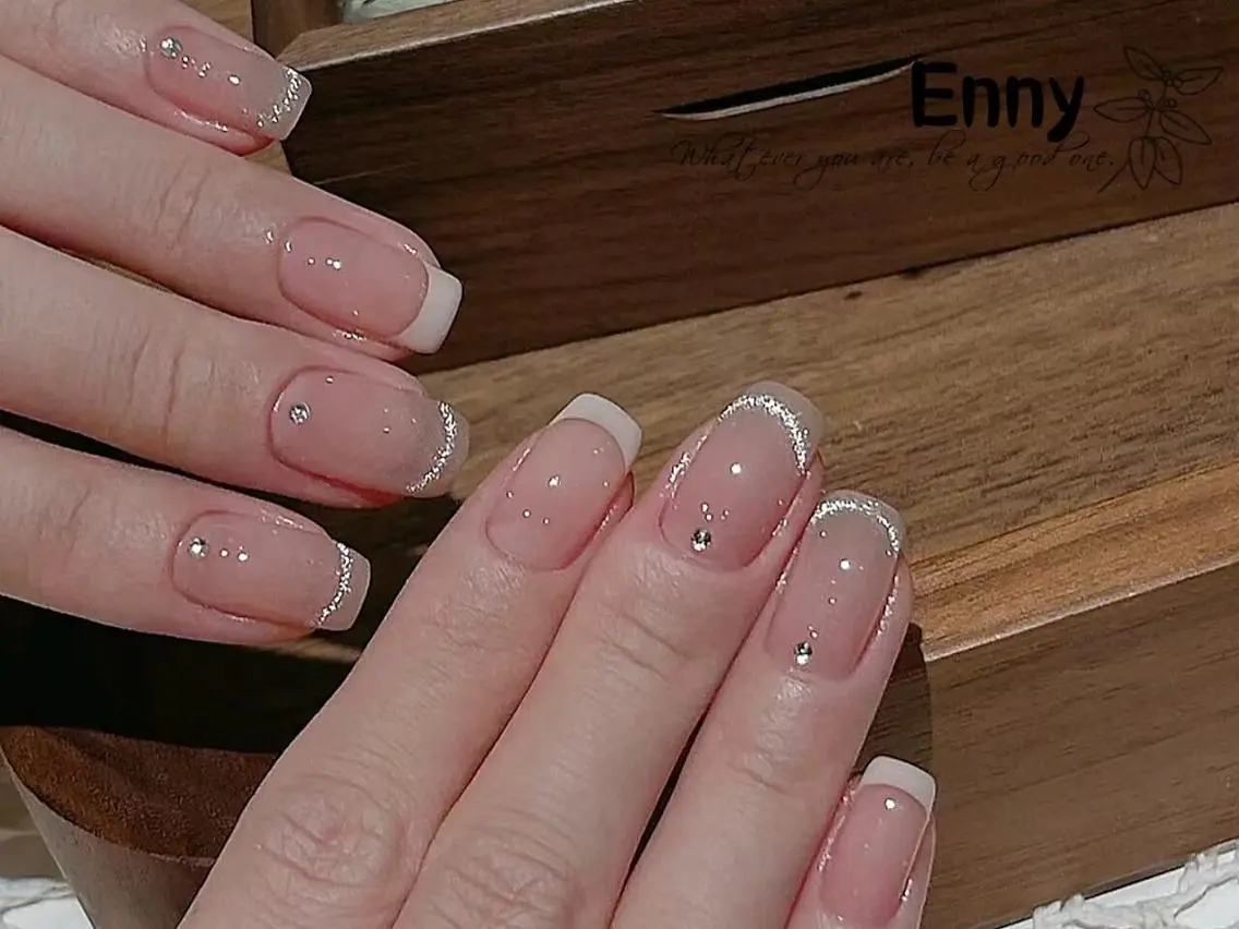 ネイル チークネイル 長さ出し フラッシュネイル フットネイル フレンチネイル Nailsalon Ennyのネイルデザイン