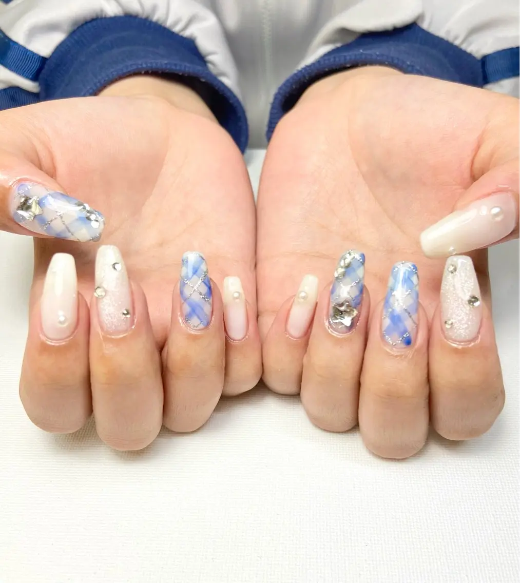 ネイル ブルー 長さ出し 持ち込み nail_ kinaのネイルデザイン
