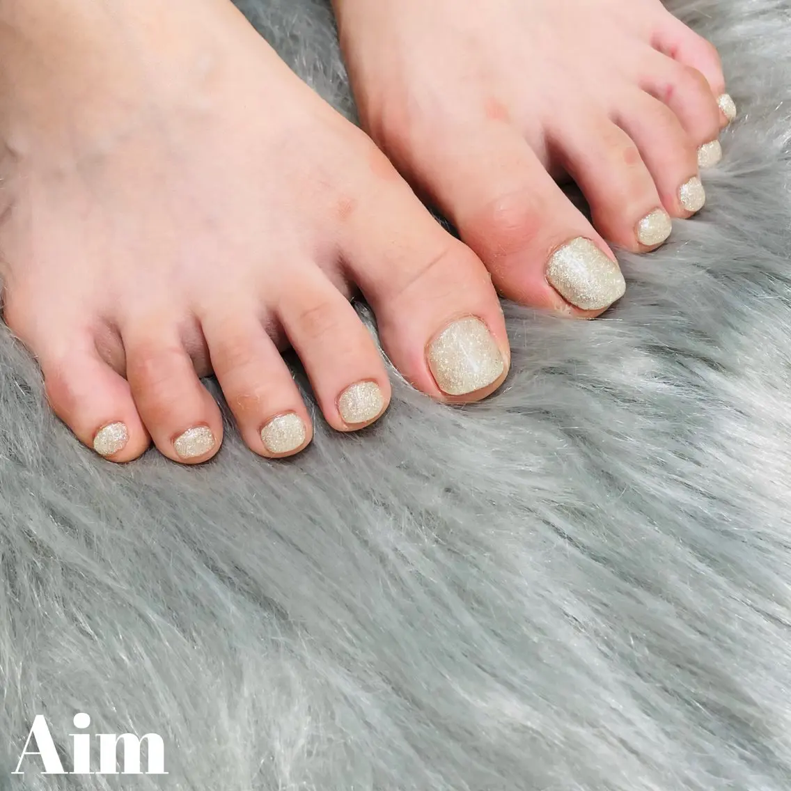 ネイル ラメ(グリッター) フットネイル Aim🌿 kanaのネイルデザイン