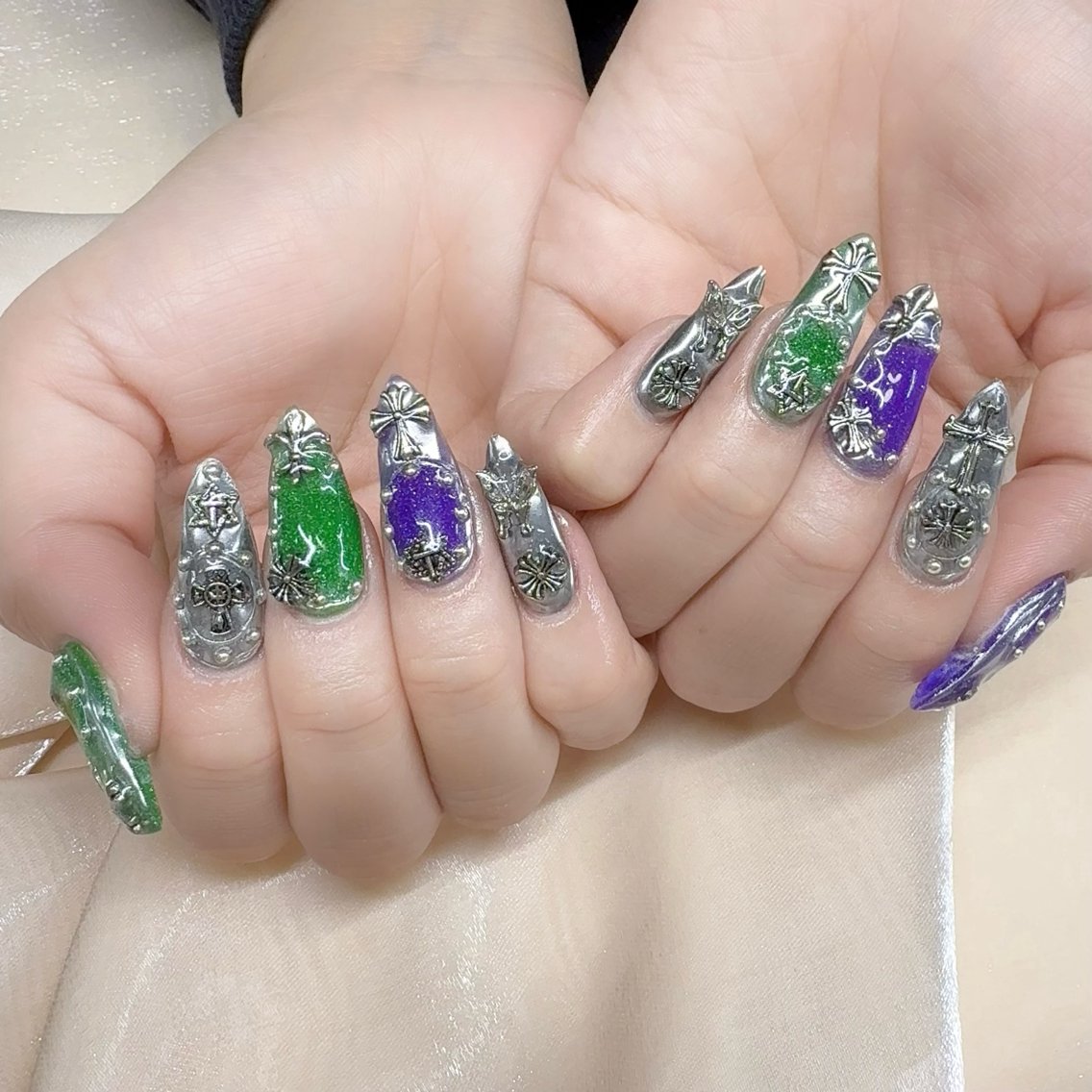 メンズ ネイル メンズ韓国風 アートネイル オーロラネイル ガーリー キラキラネイル ハンドネイル Nail salon 木にいるのネイルデザイン