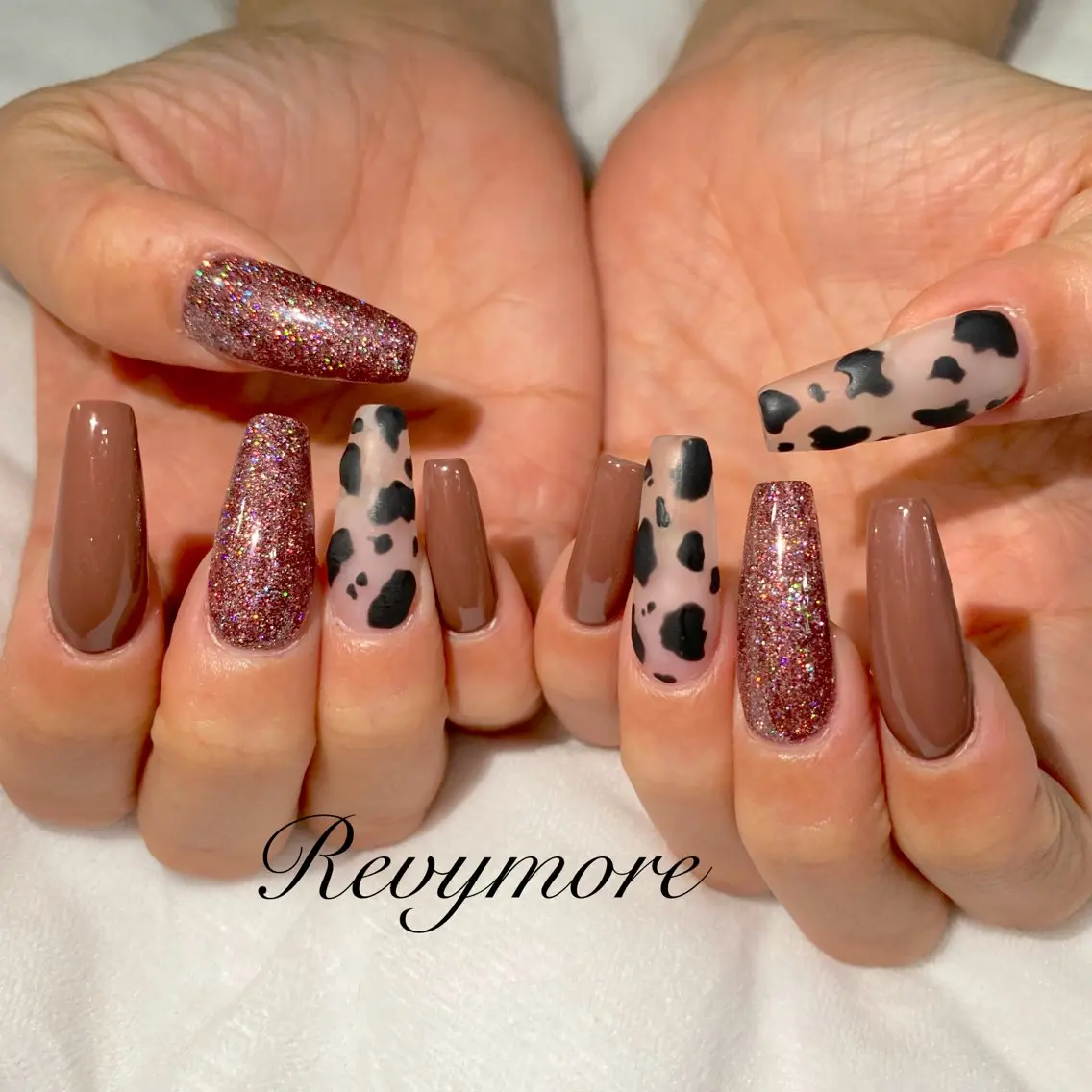 ネイル ブラウン ジェルネイル キラキラネイル 韓国ネイル ニュアンスネイル nail salon Revymoreのネイルデザイン