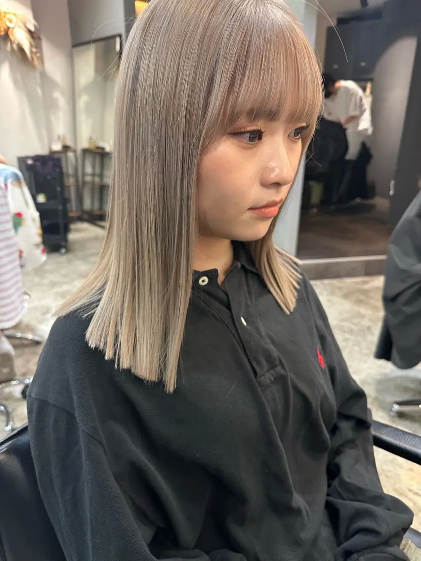セミロング カット ヘアカラー YURIK Aのヘアスタイル
