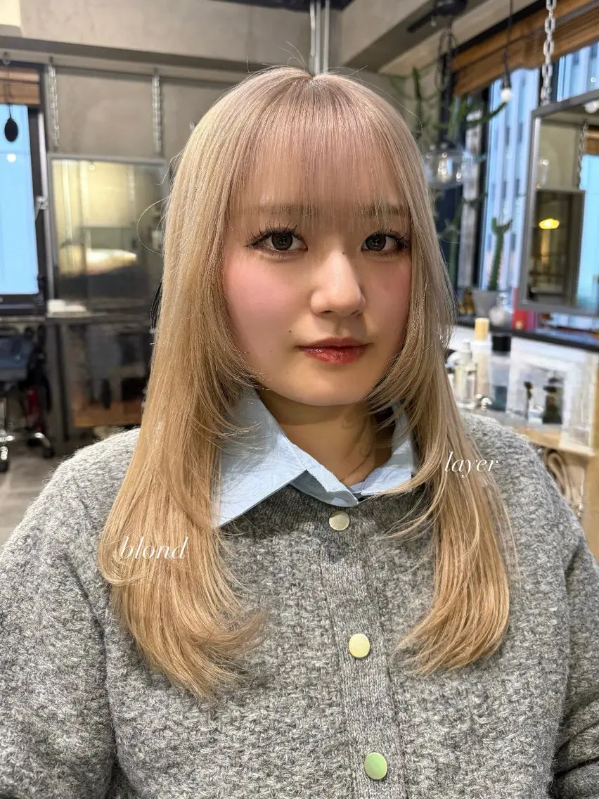 ロング カラー ブロンド レイヤーカット カット ヘアカラー トリートメント 佐伯 桃のヘアスタイル