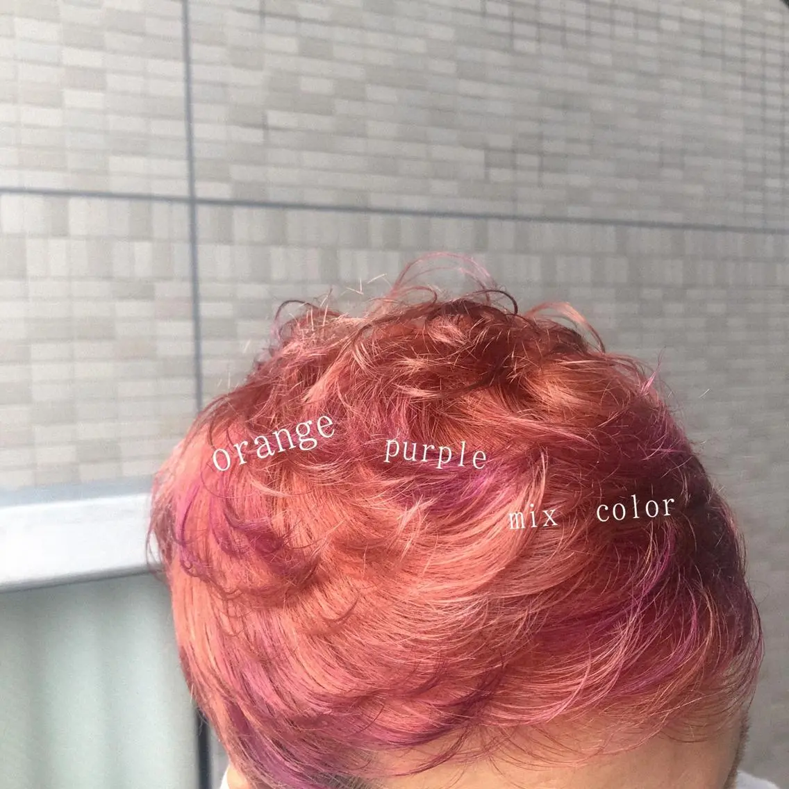 ショート カラー ブリーチ デザインカラー オレンジ パープルカラー ヘアカラー カラーパティシエ facce🌼ikoのヘアスタイル