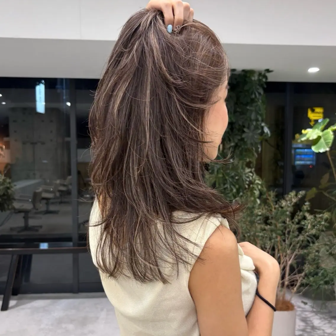 セミロング カット 二次元ウルフ🍒 ボルドーカラー愛希子のヘアスタイル