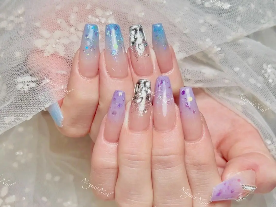 ネイル 🦋 Queenieのネイルデザイン