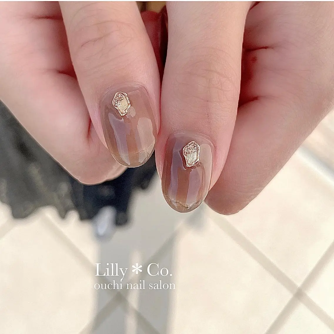 ネイル ゴールド Lilly Co.のネイルデザイン