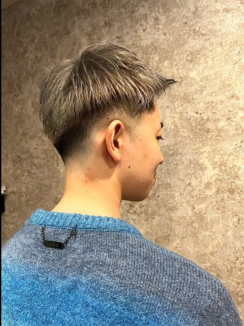 ショート カラー メンズ フェードカット シルバー 北千住バーバー理容室 小堀悠作のヘアスタイル
