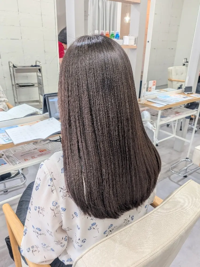 セミロング カット ヘアカラー トリートメント 椎名 紗愛のヘアスタイル