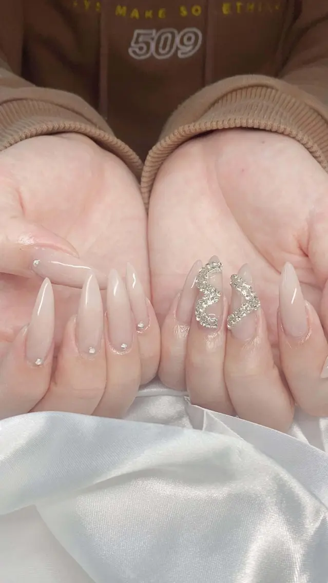 ネイル フレンチネイル グラデーション 韓国ネイル マグネットネイル ニュアンスネイル ハンドネイル ハンドケア Hara Nail 【持ち込みOK】のネイルデザイン