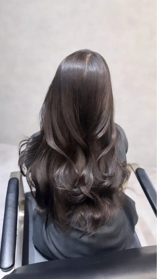 ロング カラー グレージュ 宮本 優のヘアスタイル