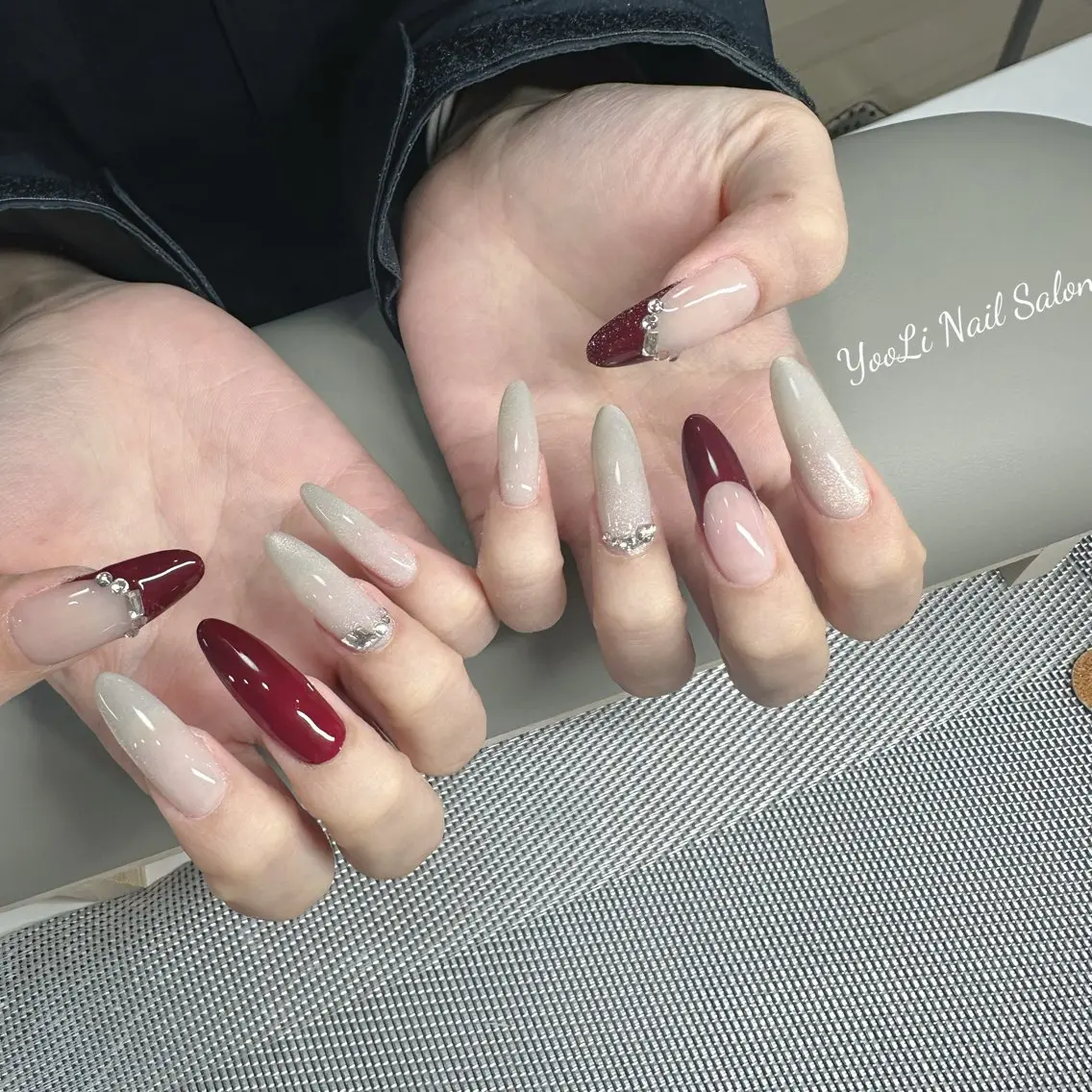 ネイル アートネイル オーロラネイル チークネイル フレンチネイル ガラスフレンチ ハンドネイル 🎀YooLi Nail salonのネイルデザイン