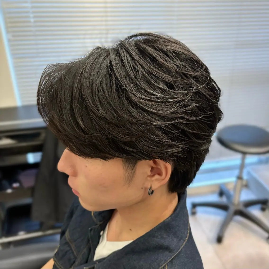 ミディアム パーマ メンズ カット パーマ 🐦‍🔥フェザーパ ーマ🐦‍🔥きるやのヘアスタイル