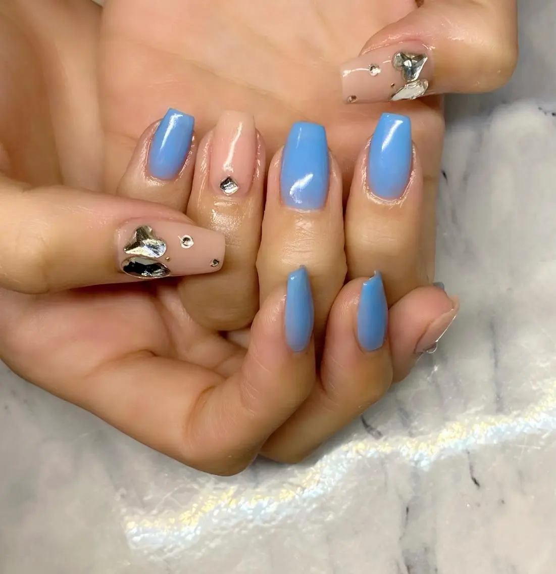 ネイル ストーンネイル Lino+ ネイル&よもぎ蒸しのネイルデザイン