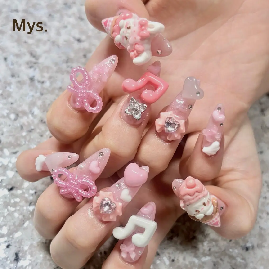 ネイル 持ち込み ハンドネイル Mys. 三上紗紀のネイルデザイン