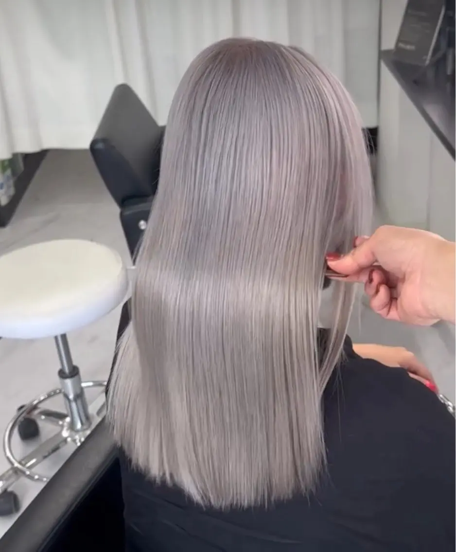 セミロング アッシュ hairstudio NOAのヘアスタイル
