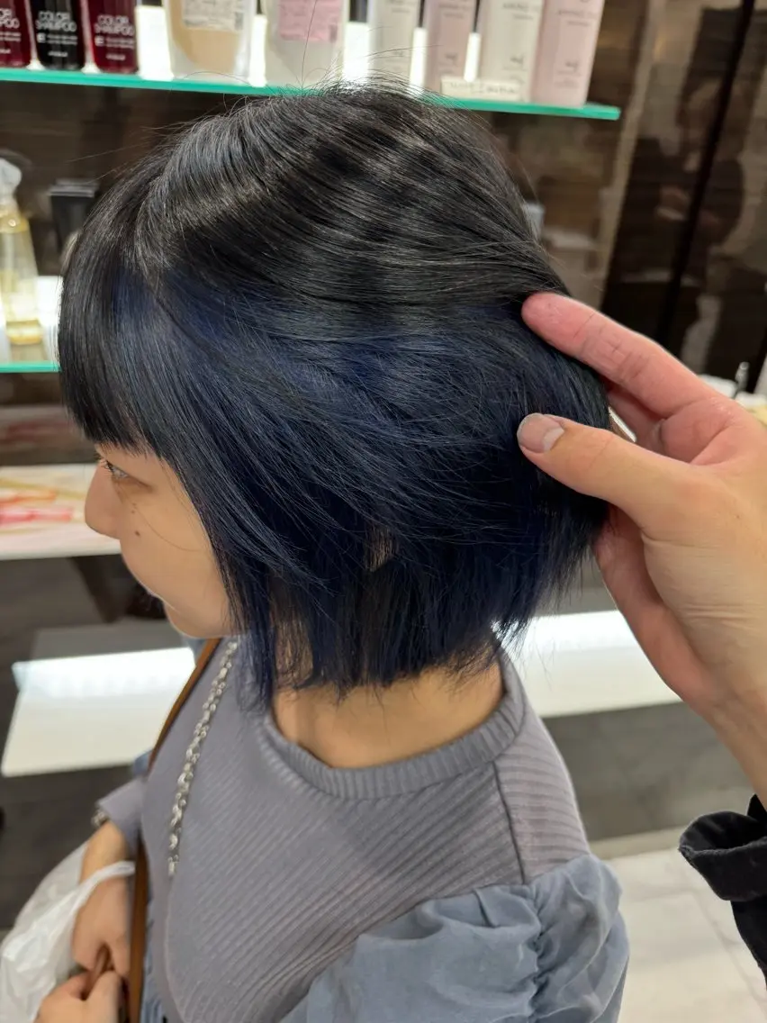ミディアム カラー ヘアアレンジ 切りっぱなしボブ ミストバング 黒髪 ブリーチ ブルーカラー カット ヘアカラー トリートメント 目黒 碧人のヘアスタイル