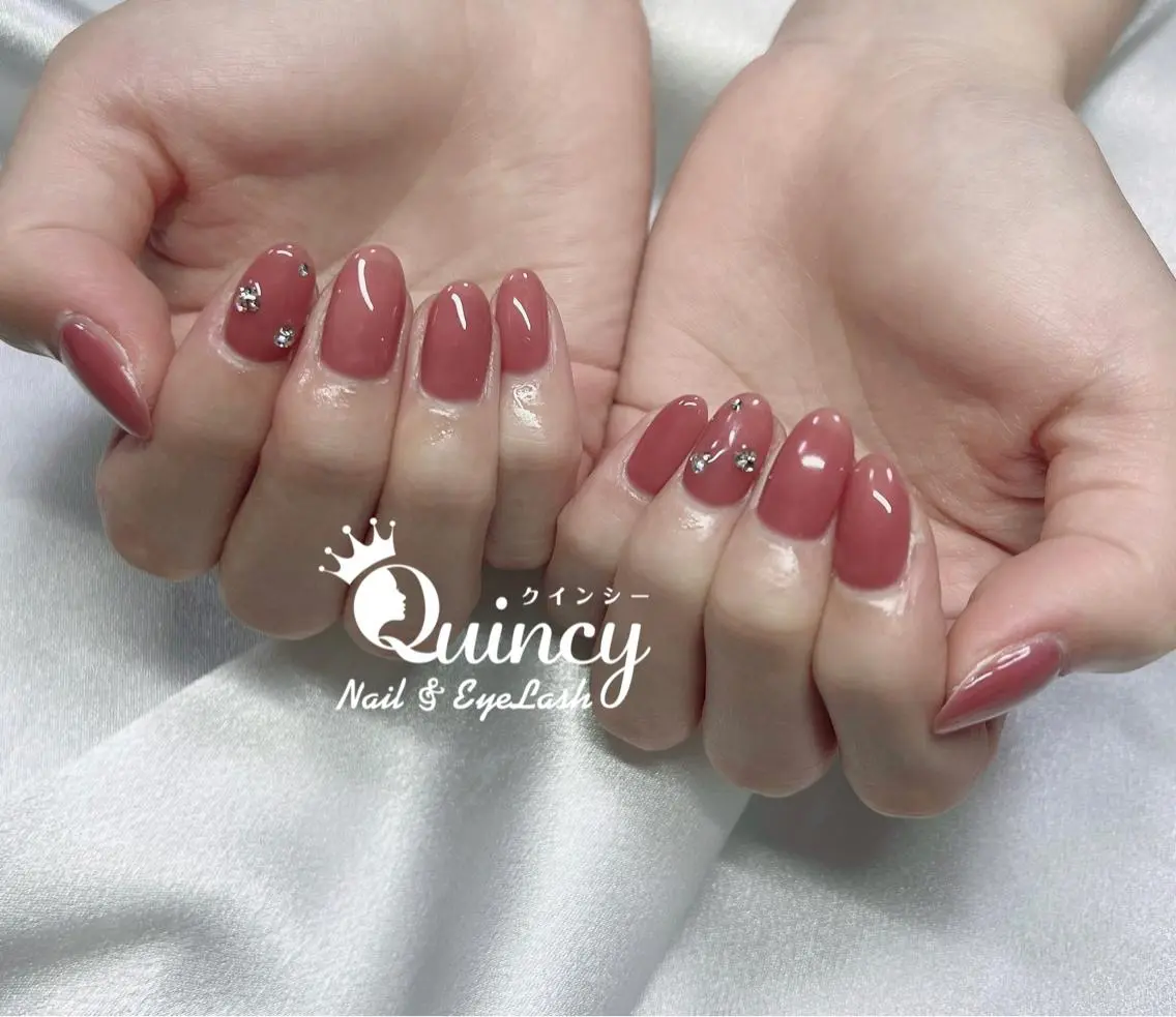 ミディアム Quincy ネイル&アイラッシュのマツエク・マツパデザイン