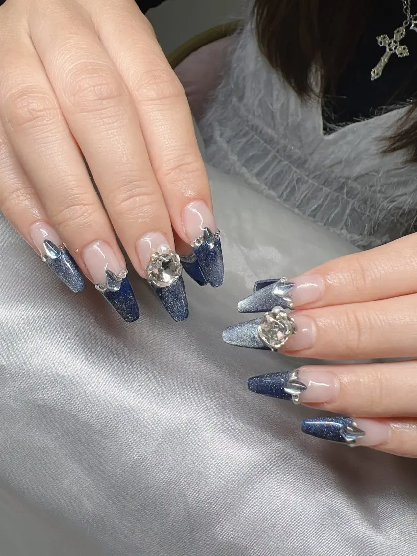 ネイル 長さ出し グラデーション 卒業式 キラキラネイル マグネットネイル Lee Nailsのネイルデザイン