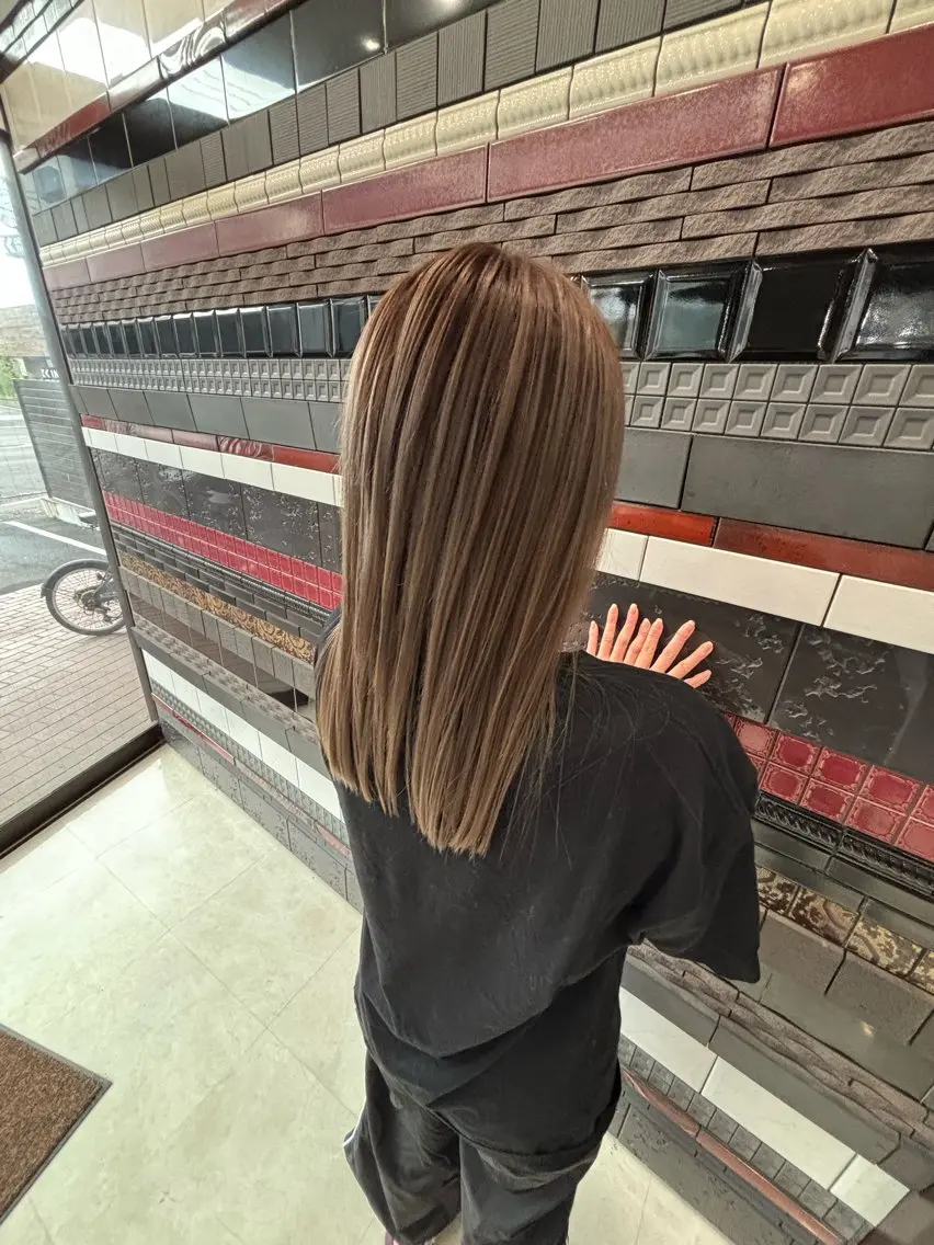 セミロング ヘアカラー 色落ちまで2度綺麗な ハイトーン🪞/ミクのヘアスタイル