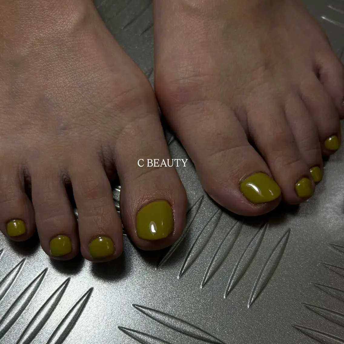 ネイル フットネイル ワンカラーネイル C BEAUTY／ KAEDEのネイルデザイン