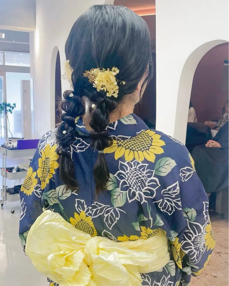 セミロング ヘアアレンジ ツインテール 浴衣 ダブルカラー,透け カラーHINARIのヘアスタイル