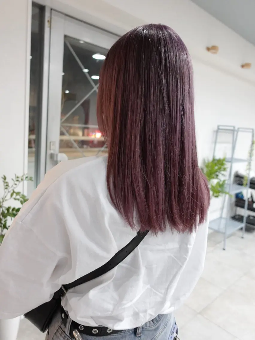 ミディアム カラー ピンクカラー ピンクパープル パープルカラー 山岡 茉琳のヘアスタイル