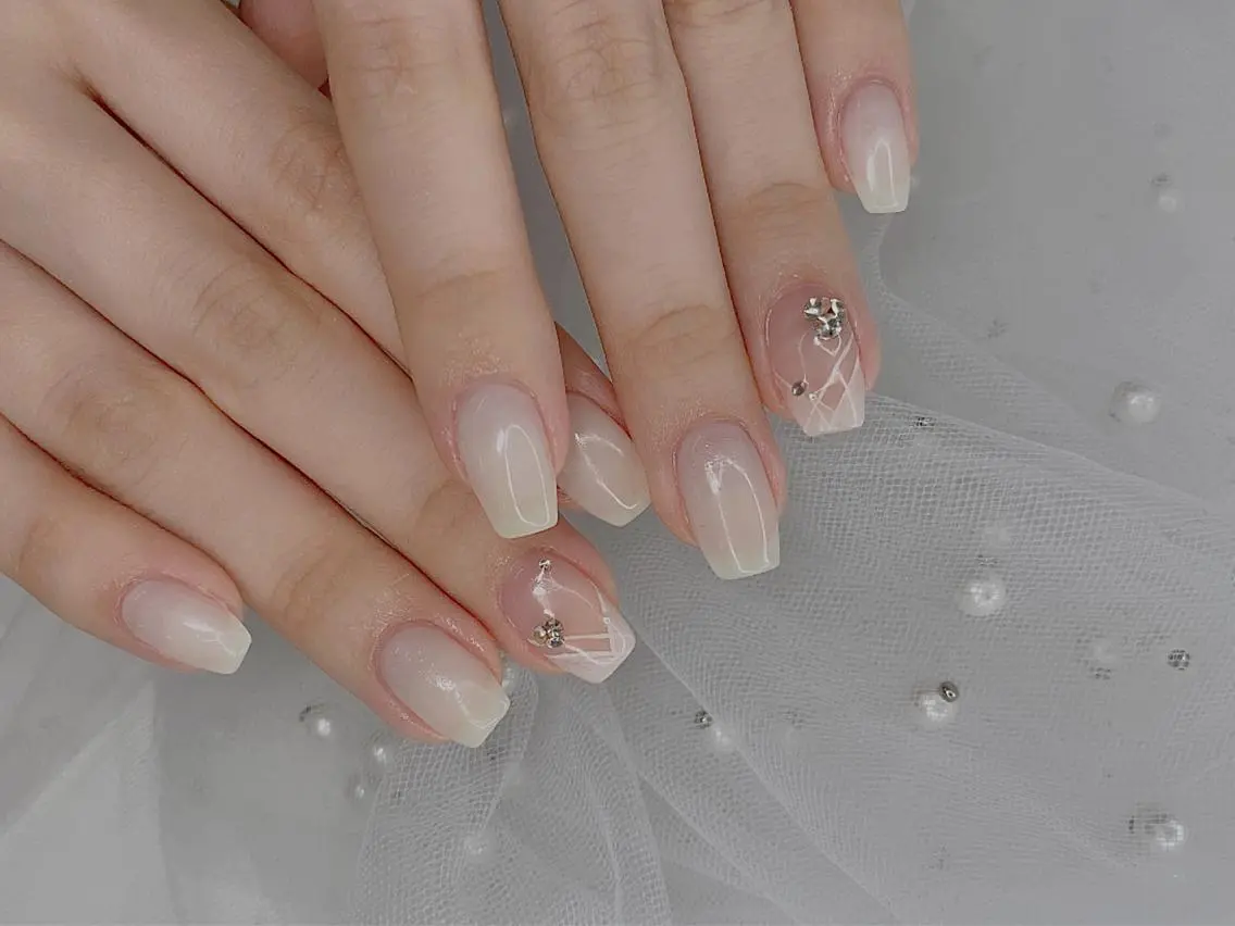 ネイル ハンドネイル I-nailロング /ワンホン/キラキラのネイルデザイン