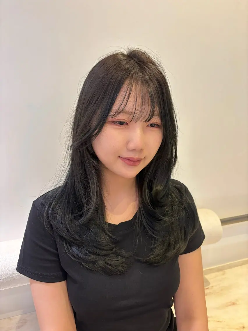 ロング レイヤーカット ローレイヤー カット ヘアカラー 若松 心和のヘアスタイル