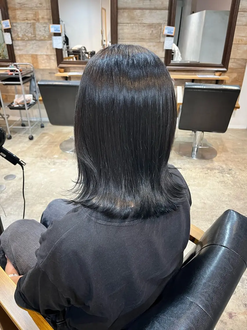 ミディアム カラー she. noaのヘアスタイル