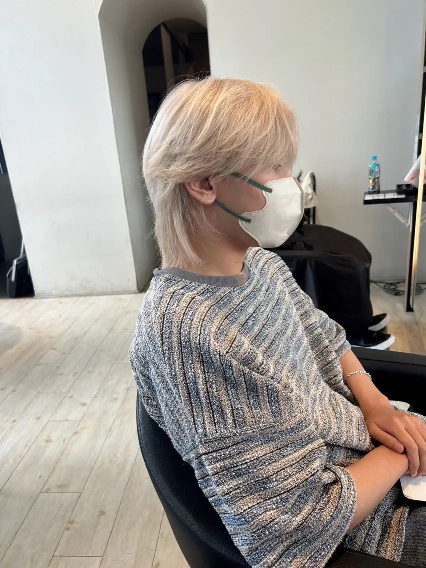 カラー メンズ メンズブリーチ ベージュカラー ブリーチ ホワイトベージュ カット ヘアカラー トリートメント 有働由良／ハイトーン ／韓国メンズヘアのヘアスタイル