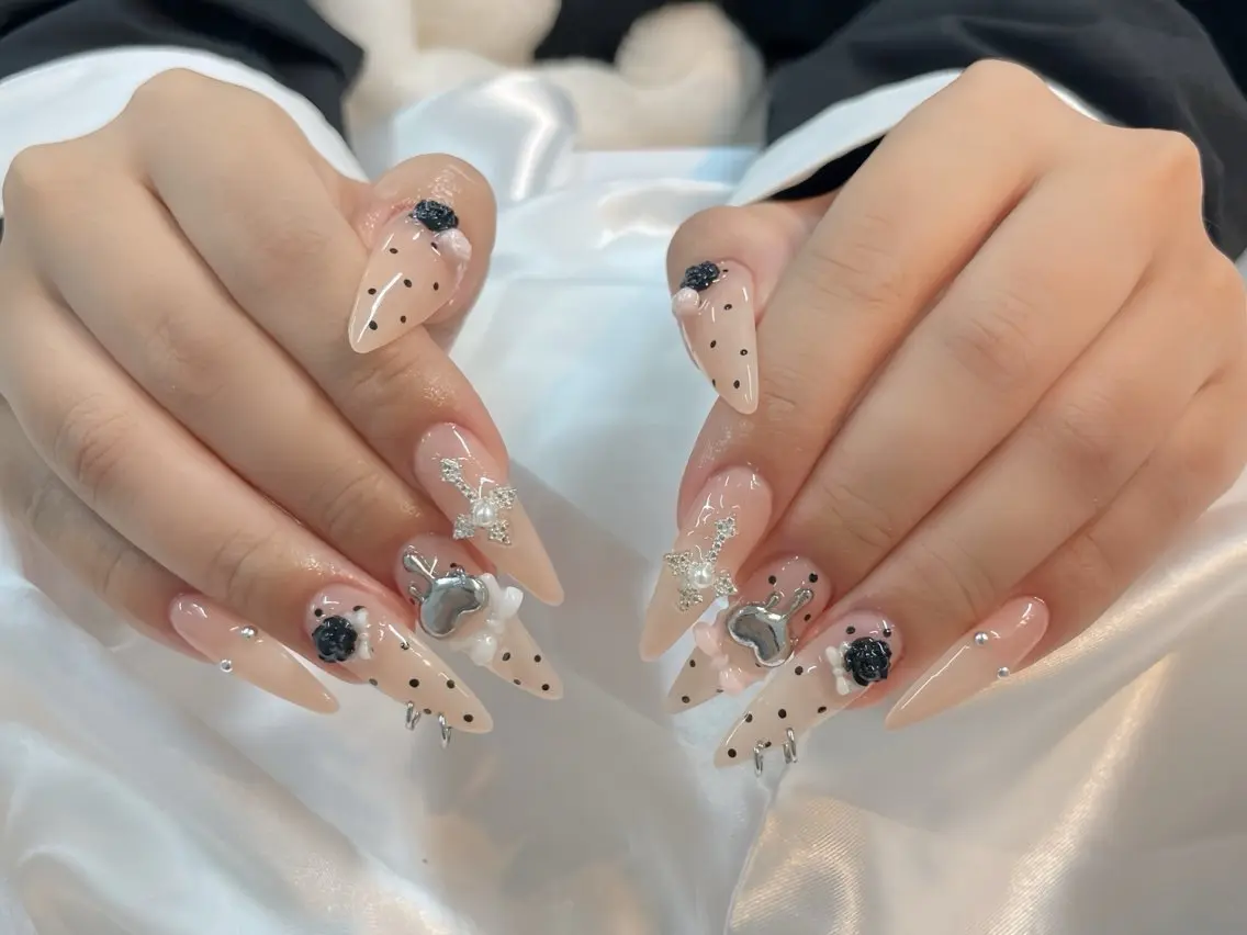 ネイル アートネイル チークネイル ジェルネイル ロングネイル マグネットネイル ハンドネイル Rin Nail 新大久保店のネイルデザイン