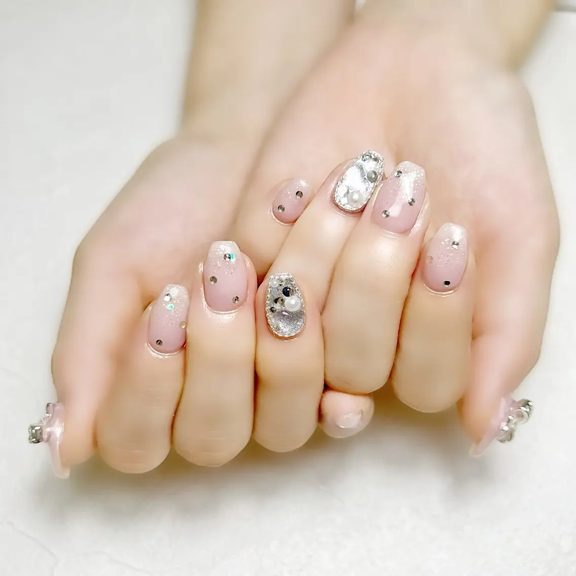 ネイル グラデーション キラキラネイル ワンホンネイル 冬ネイル rouse nail RISATOのネイルデザイン