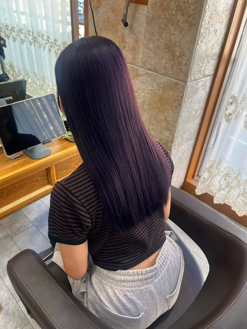 カラー ブリーチ ボルドーカラー Kureha .のヘアスタイル