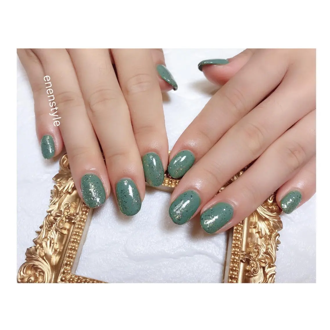 ショート ネイル ジェルネイル グリーン キラキラネイル ラメ(グリッター) シンプルネイル ハンドネイル 🐾enen style 🐾のネイルデザイン