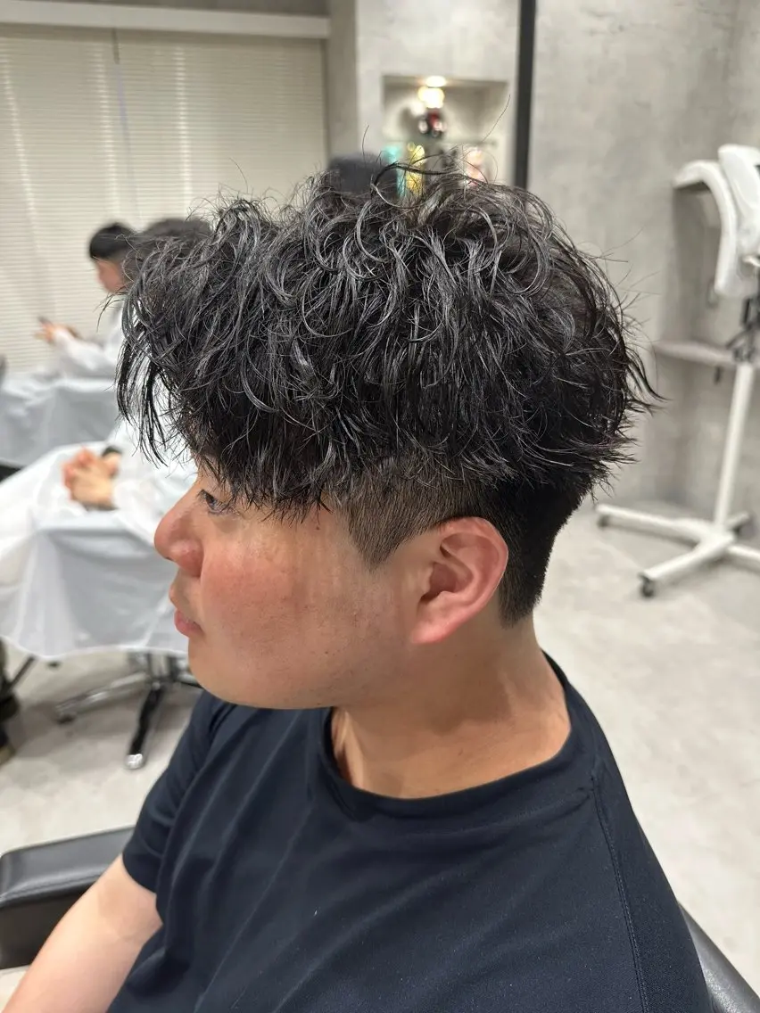 ショート パーマ メンズ アップバング カット ユウ🪄 パーマ指名No1のヘアスタイル