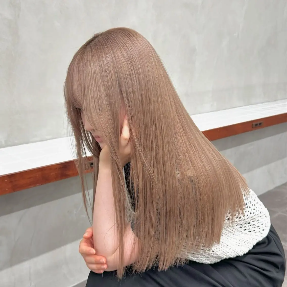 ミディアム カラー ベージュカラー ブリーチ ブロンド ミルクティーベージュ ピンクカラー ヘアカラー 【🥀履歴修正🥀】 ハイトーン職人/拓真のヘアスタイル