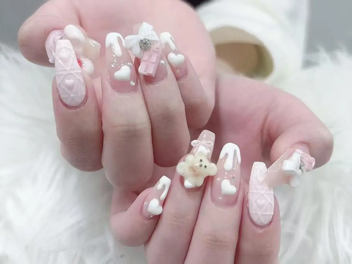 ネイル 長さ出し キラキラネイル 韓国ネイル ロングネイル マグネットネイル ハンドネイル ハンドケア 🎀LIMIT🎀 長さ出し新宿のネイルデザイン