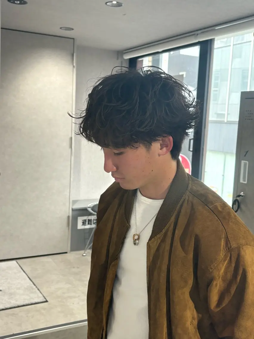 ショート カラー パーマ メンズ カット パーマ 【シャドウパーマ センターパート】義心のヘアスタイル