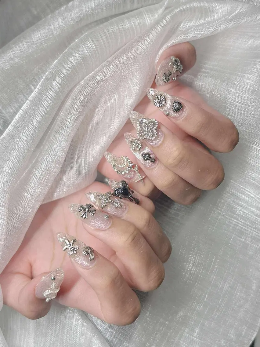 ネイル 長さ出し グラデーション 卒業式 キラキラネイル マグネットネイル ハンドネイル Lee Nailsのネイルデザイン