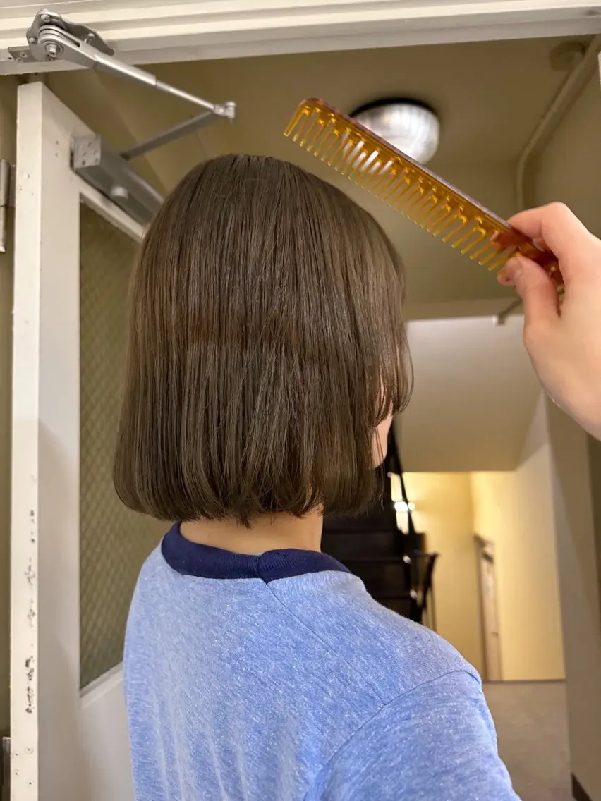 ショート カラー ベージュカラー ブリーチ 竹中 彩音のヘアスタイル