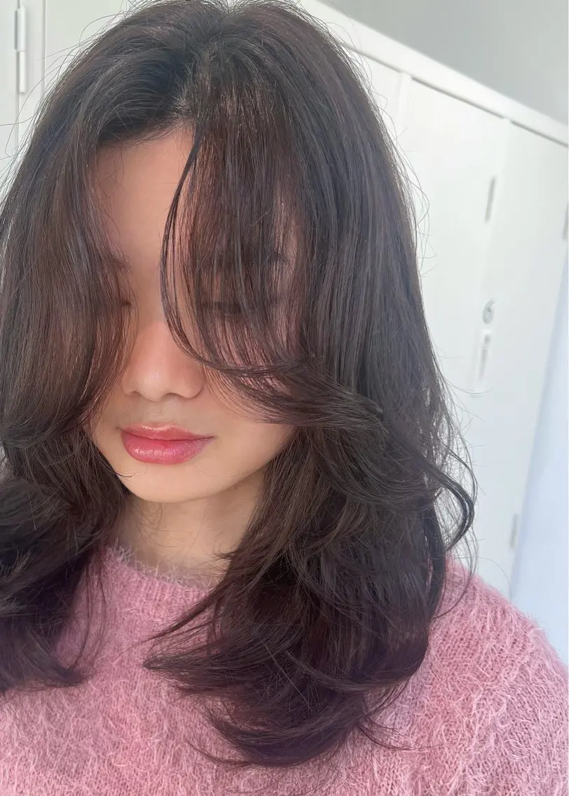 セミロング カラー 艶ハイトーン🔆 ️️️安座間 希のヘアスタイル