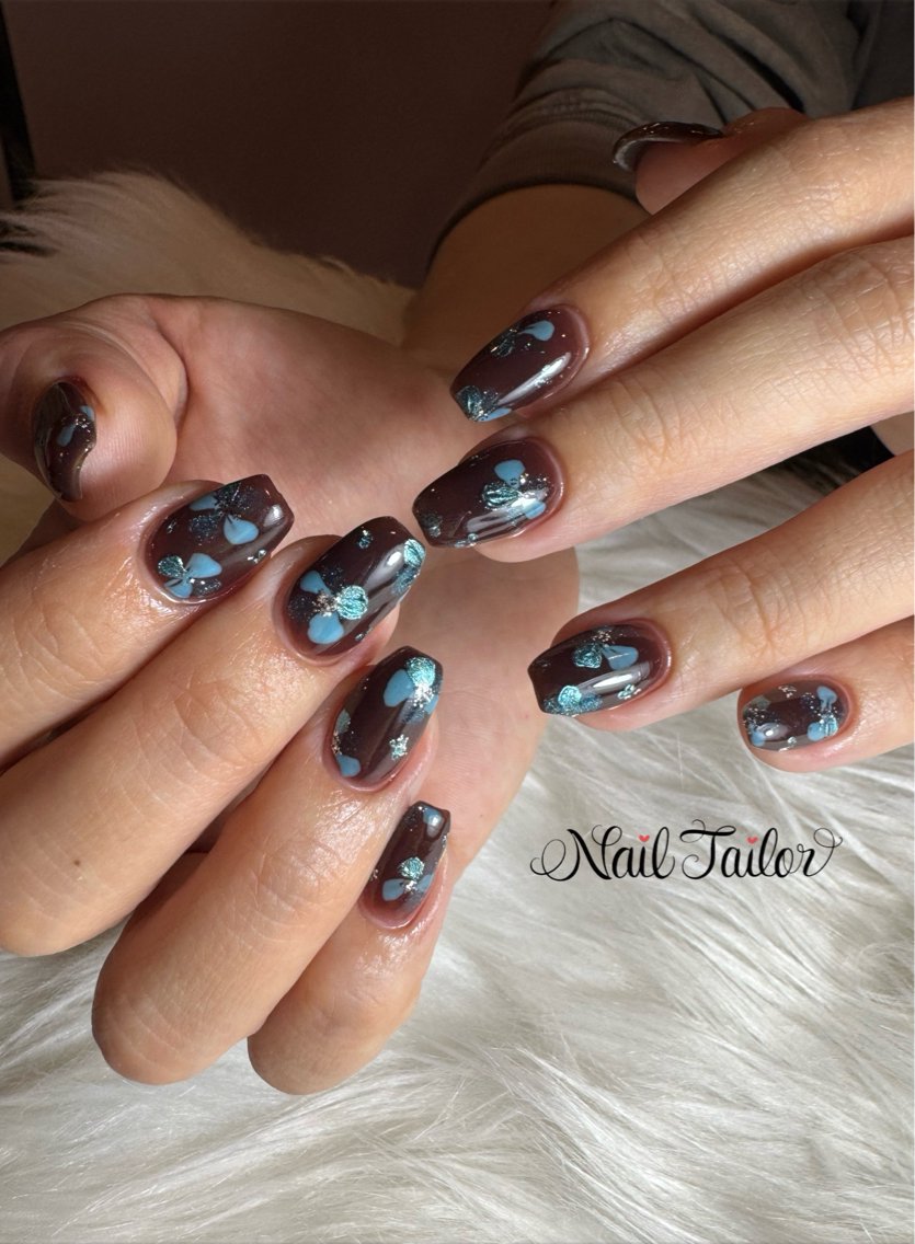 ネイル ブラウン フラワーネイル 水色 持ち込み ワンカラーネイル ハンドネイル NailTailor ネイルテイラーのネイルデザイン