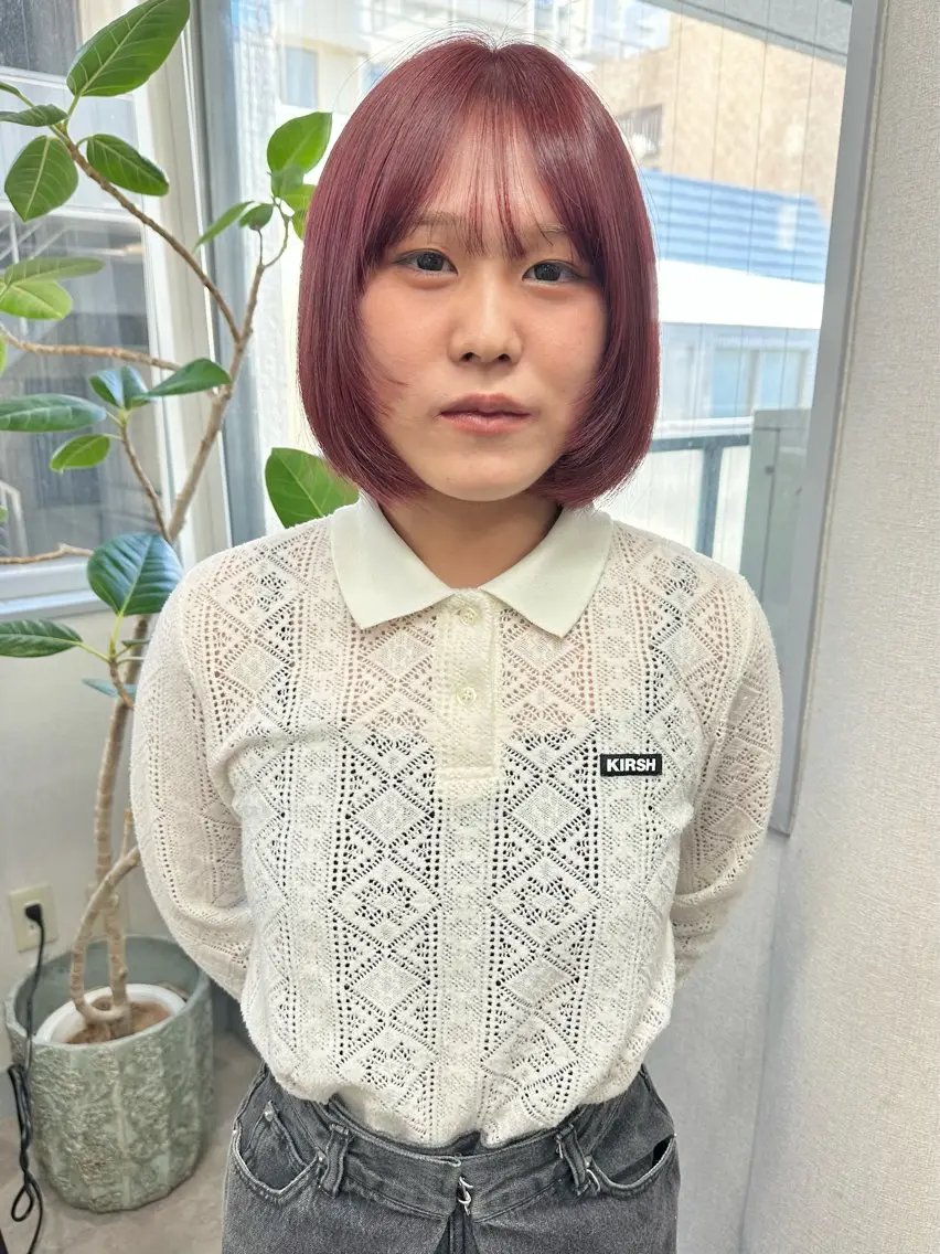 ショート カラー ボブレイヤー ボルドーカラー ボブ レイヤーカット カット ヘアカラー トリートメント レイヤーカット🪄 耳ツボ🎀Ayumiのヘアスタイル