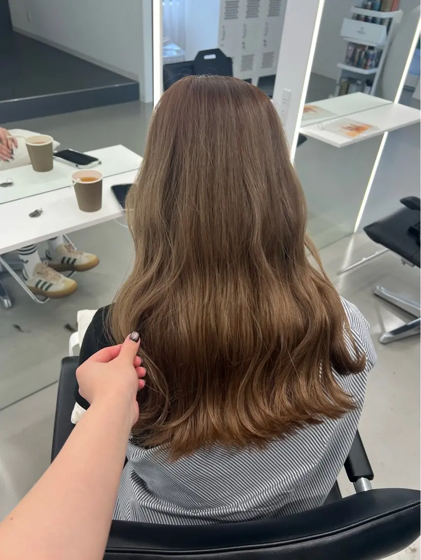 セミロング ヘアカラー VISION 巻幡野花のヘアスタイル